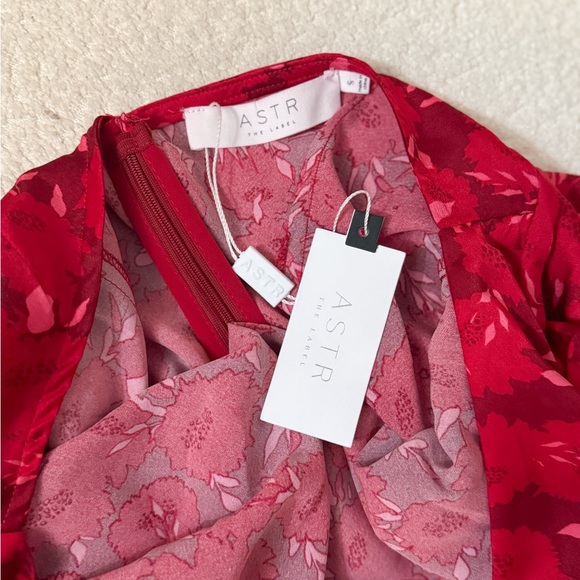 ASTR the label FLORAL MOCK NECK COWL DRAPE TOP in Red Floral - Picture 7 of 8